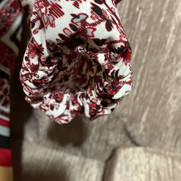 Heart and Soul Top Red Black White Floral Size L High Low Light Weight - Picture 8 of 16